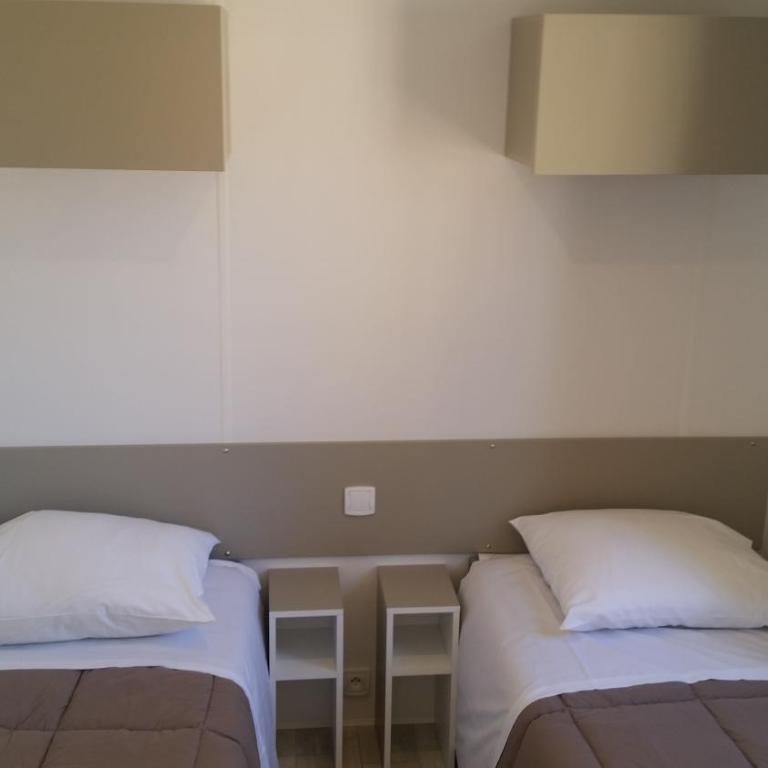 Camping La Pinède - Mobile Home Davia - 8
