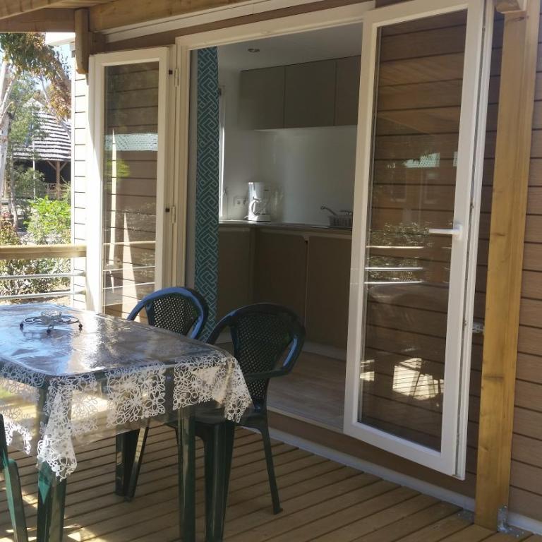 Camping La Pinède - Mobile Home Davia - 4
