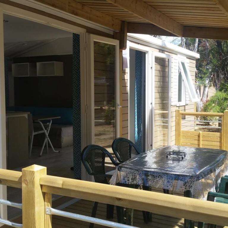 Camping La Pinède - Mobile Home Davia - 3