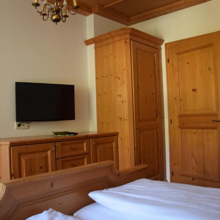 Dorf Café - Suite mit Balkon - 3