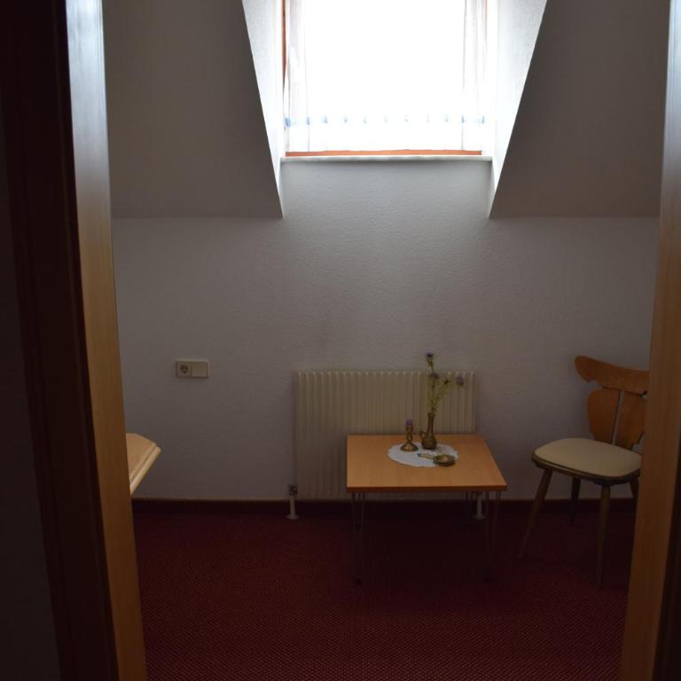 Dorf Café - Einzelzimmer mit Bad - 4
