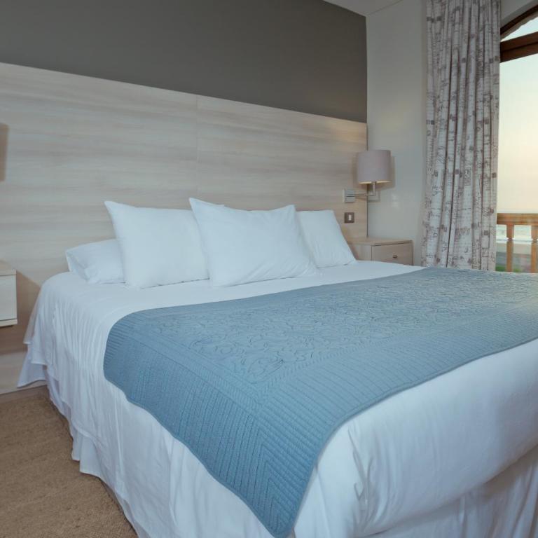 Hotel y Cabañas Campanario - Habitación Superior con cama extragrande, desayuno buffet y vistas al mar - 13