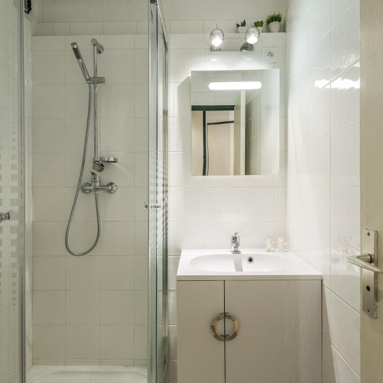 Apartment Chamois Blanc 1 - Central Chamonix Haven - Appartement - Vue sur Jardin - 10