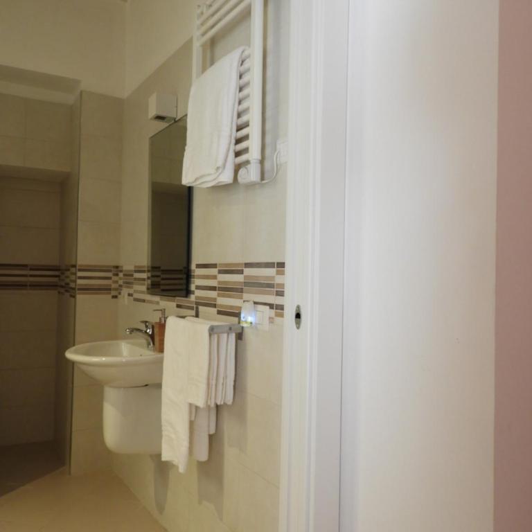 Arco Della Neve Guest House - Double or Twin Room - 9