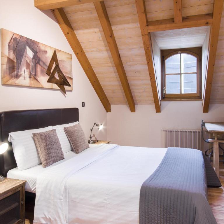 Auberge Communale de Carouge - Chambre Double Mansardée - Vue sur Jardin - 2