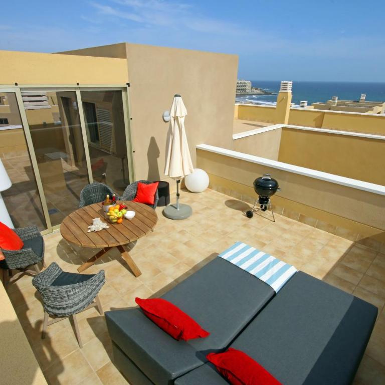 LA PERLA by RENTMEDANO superb luxury duplex, private roof terrace, ocean view, pool, WiFi and parking - Apartamento con vistas al mar - 1