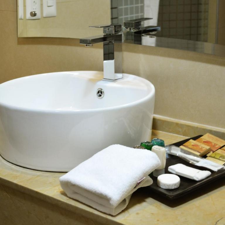 Hostalia Hotel Expo & Business Class - Queen Room with Two Queen Beds - 14