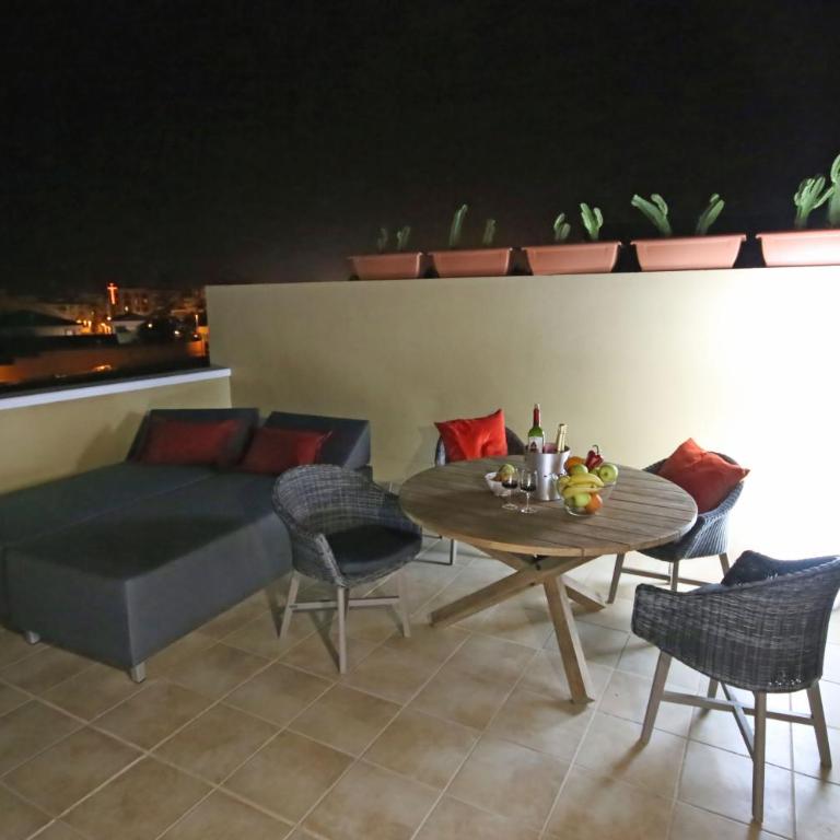 LA PERLA by RENTMEDANO superb luxury duplex, private roof terrace, ocean view, pool, WiFi and parking - Apartamento con vistas al mar - 16