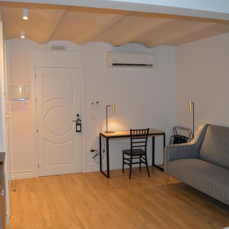 Suites Hom Sevilla - Estudio Deluxe - 15