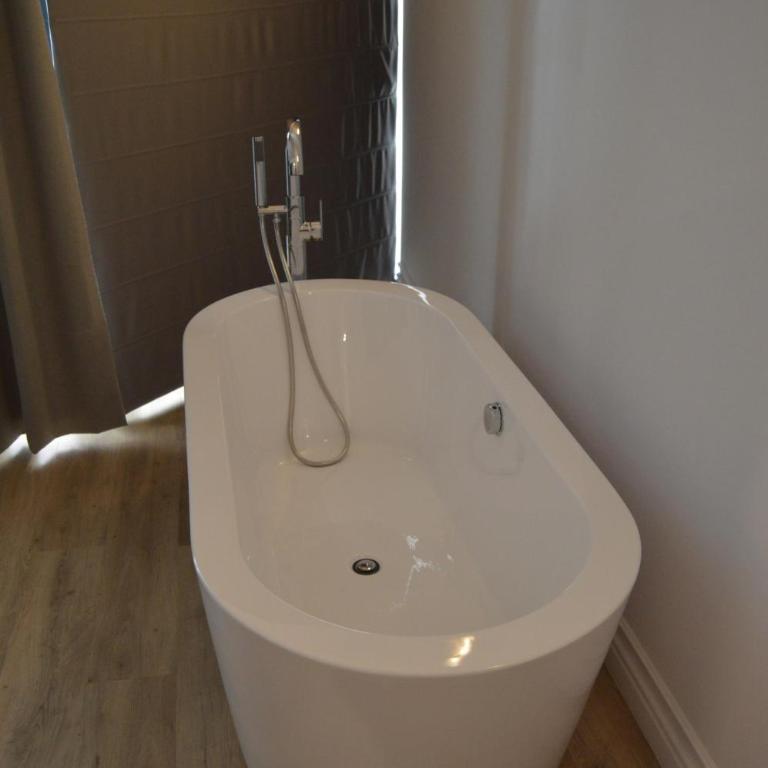 Suites Hom Sevilla - Estudio Deluxe - 11