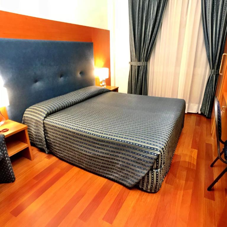 Hotel Mec - Camera Matrimoniale - 2