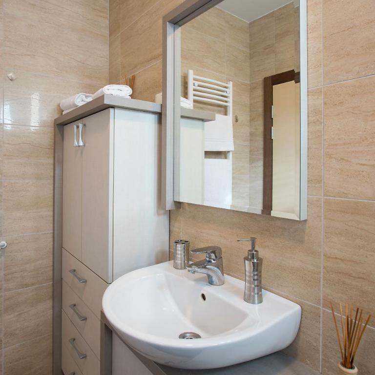 Brzeće Center Apartments - Apartman (6 Odraslih Osoba) - 1
