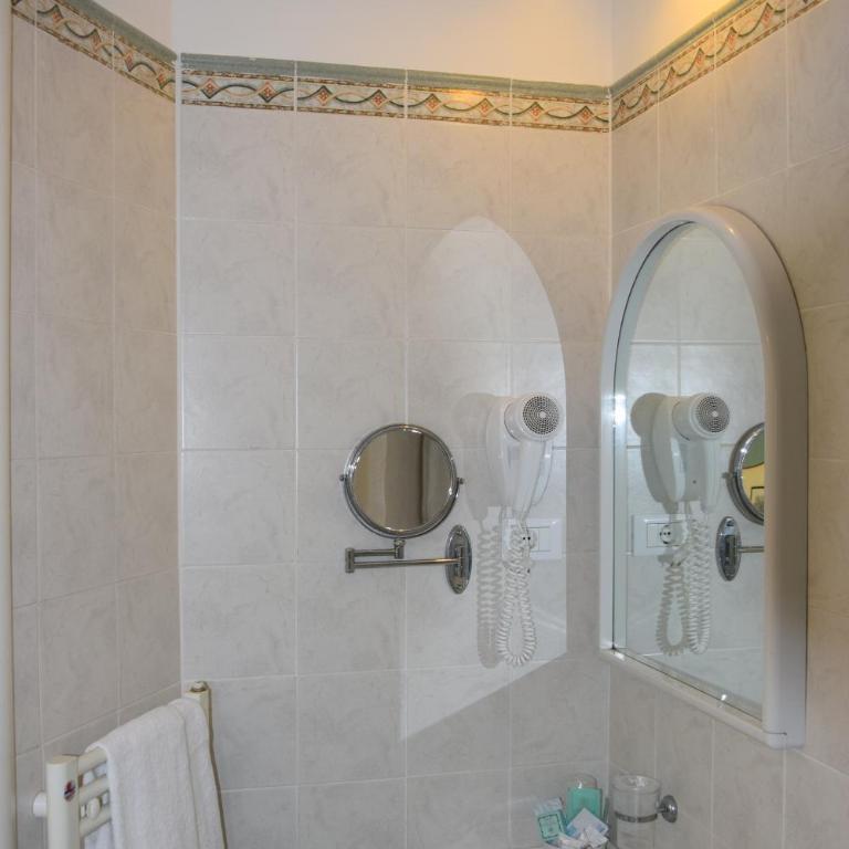 Hotel Italia - Camera Tripla - 2