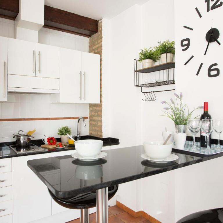 SingularStays Botanico29 - One-Bedroom Apartment with Balcony - 7