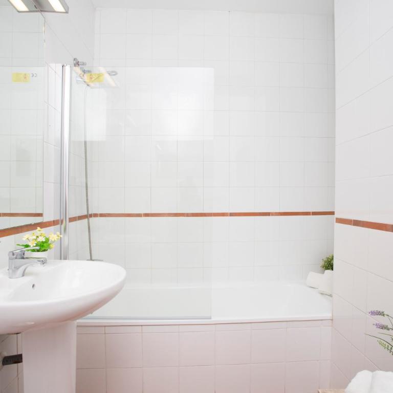 SingularStays Botanico29 - One-Bedroom Apartment with Balcony - 4