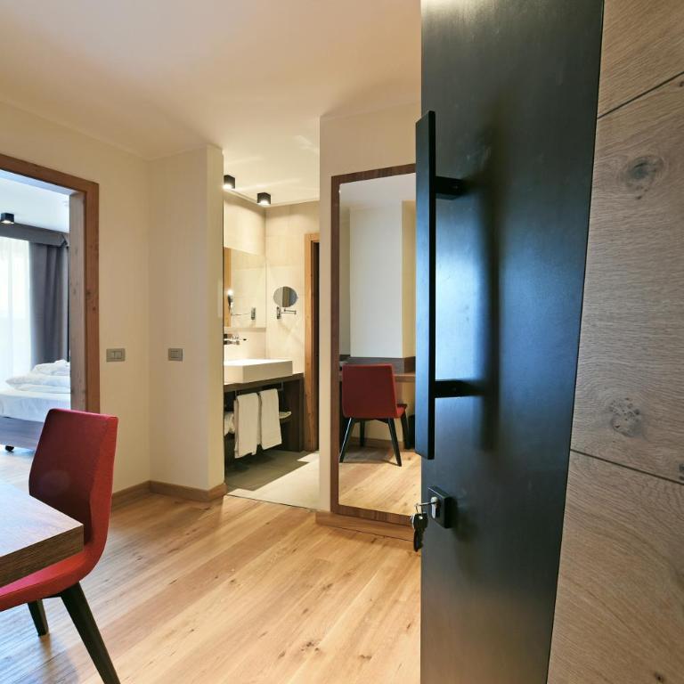 Dolomeet Boutique Hotel - Suite with Balcony - 6