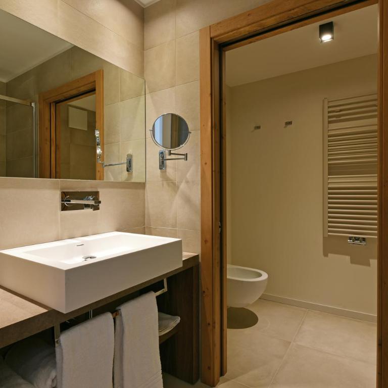 Dolomeet Boutique Hotel - Suite with Balcony - 7