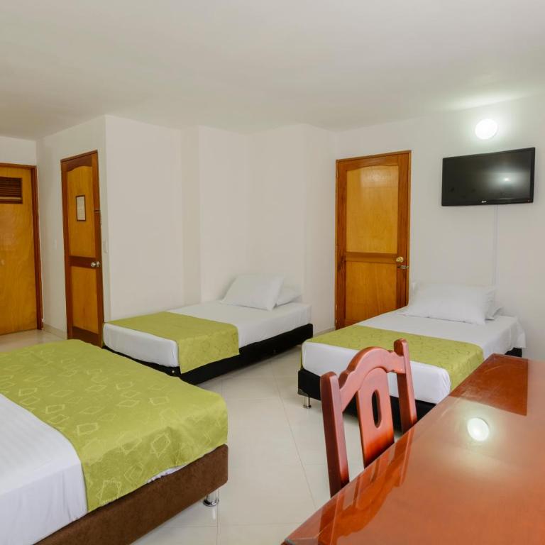 Hotel Florida Inn - Habitación Cuádruple Estándar - 3