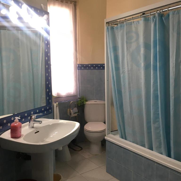Pensión Leyre - Habitación Doble con baño compartido - 1 o 2 camas - 6