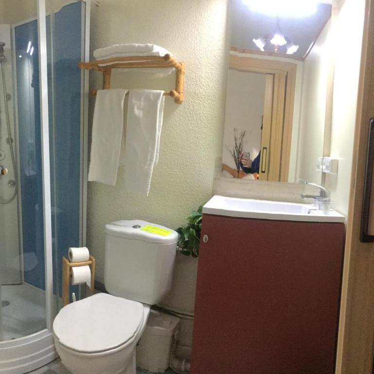 Pensión Leyre - Habitación Doble con baño privado - 1 o 2 camas - 9