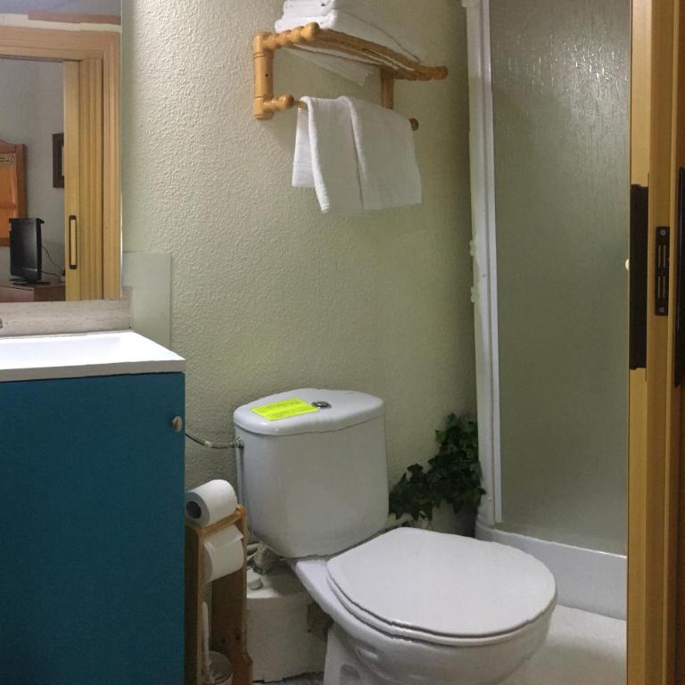 Pensión Leyre - Habitación Doble con baño privado - 1 o 2 camas - 8