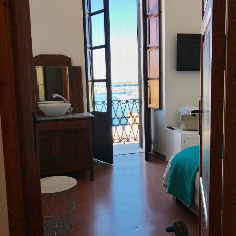 Palazzo Bolasco - Camera Matrimoniale con Bagno Privato Esterno - 5