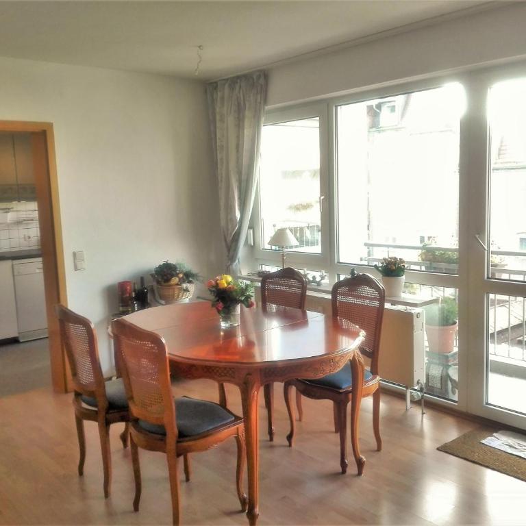 Große Wohnung für Gruppe - Apartment with Balcony - 3
