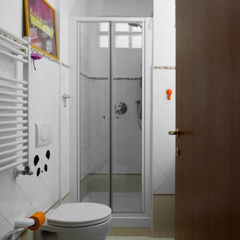 Guest Art Roma - Camera Matrimoniale con Bagno Privato Esterno - 32