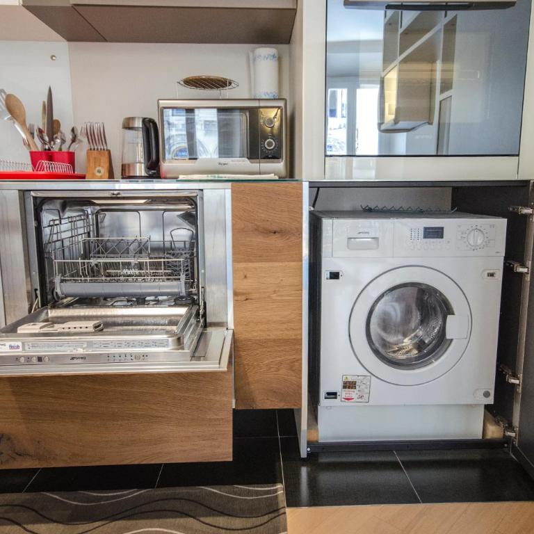 Luxury 65mq under the two towers - Appartamento Deluxe - 24