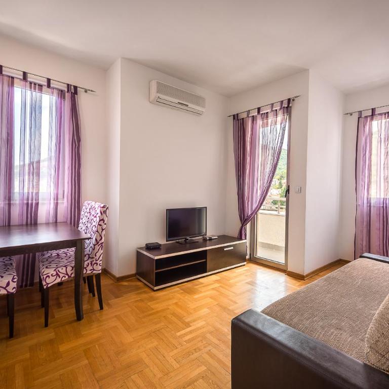 MonteBudva - One-Bedroom Apartment with Balcony - 1