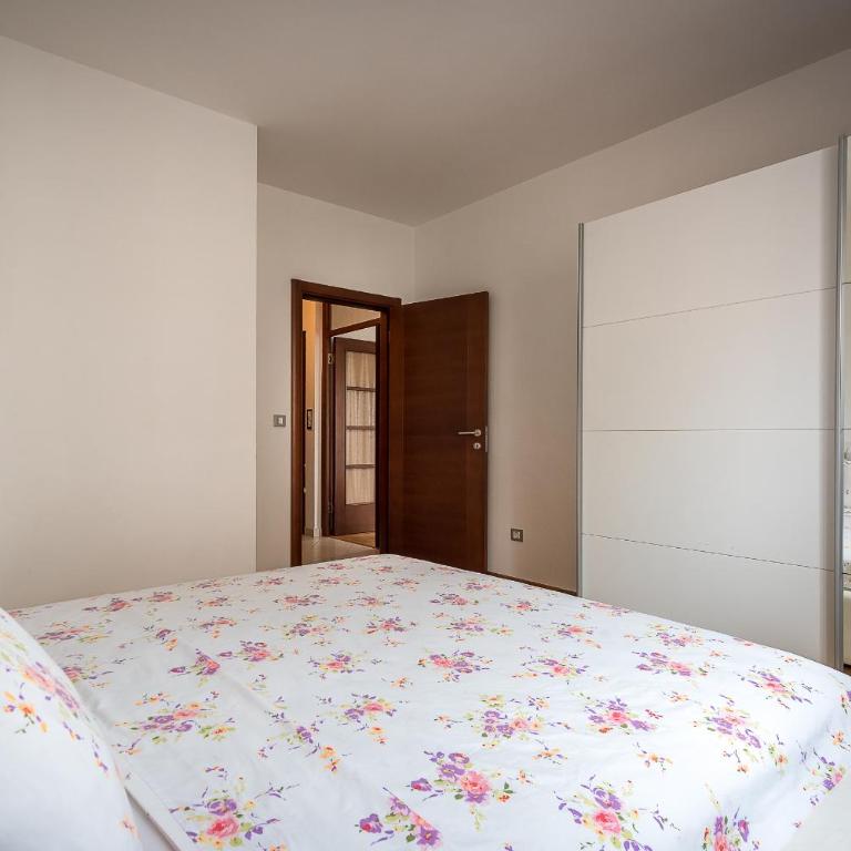 MonteBudva - One-Bedroom Apartment with Balcony - 7