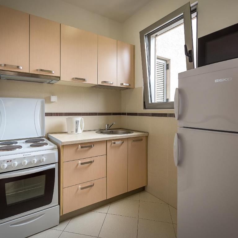 MonteBudva - One-Bedroom Apartment with Balcony - 13