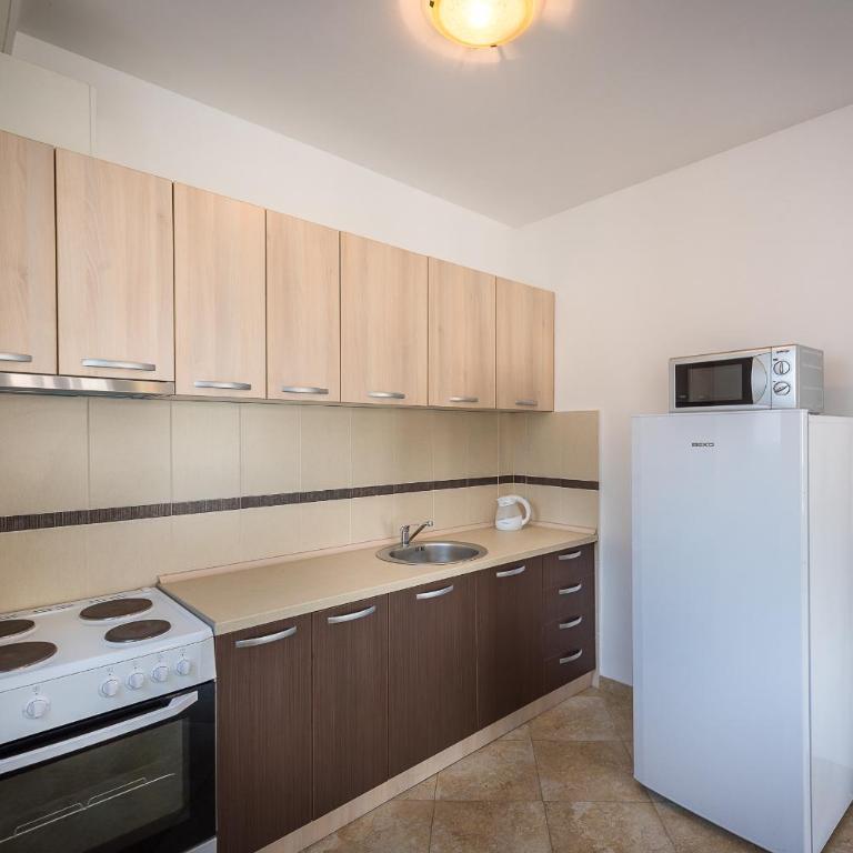 MonteBudva - Comfort One-Bedroom Apartment with Balcony - 8