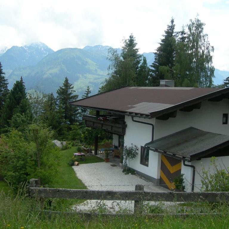 Ferienwohnung Holzer Maria - Apartment mit 3 Schlafzimmern und Balkon - 1
