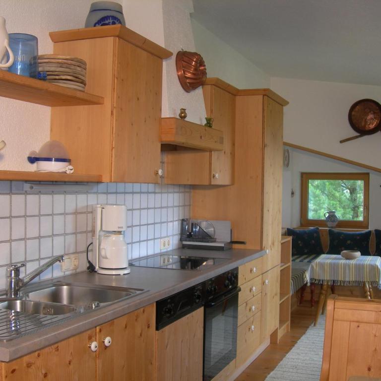 Ferienwohnung Holzer Maria - Apartment mit 3 Schlafzimmern und Balkon - 2