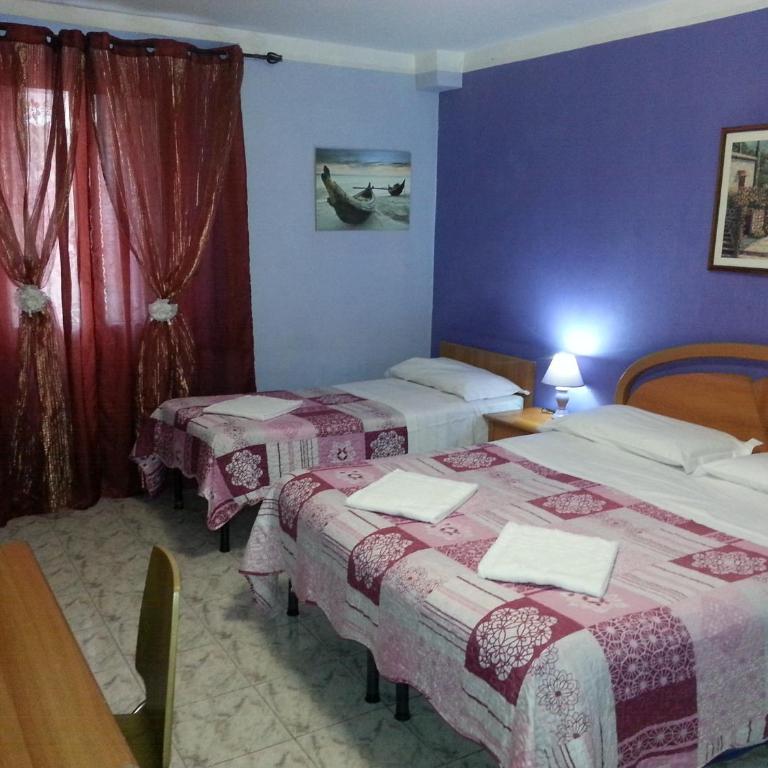 Roxena house - Camera Tripla Basic con Bagno in Comune - 4