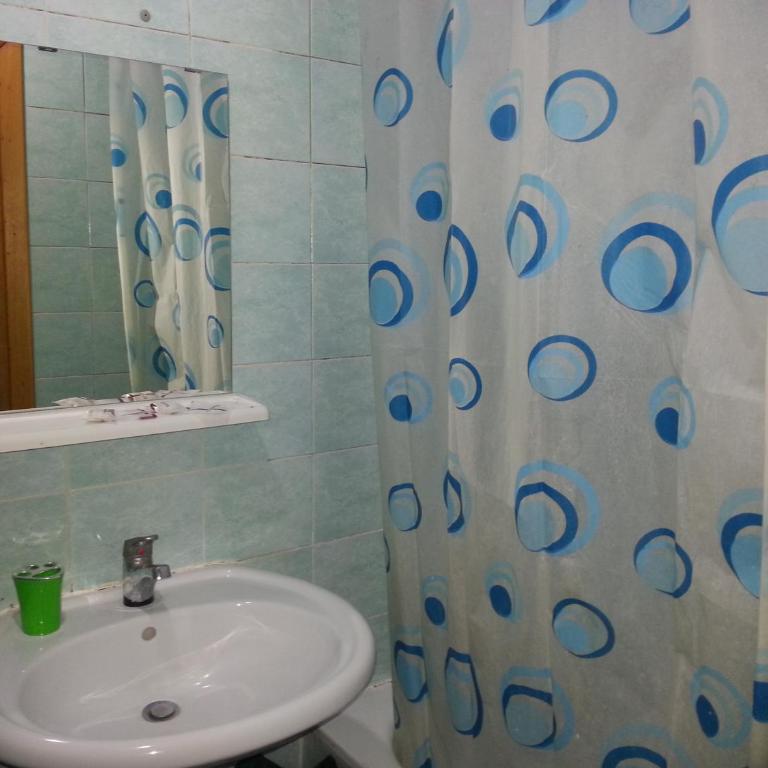 Roxena house - Camera Quadrupla con Bagno - 3