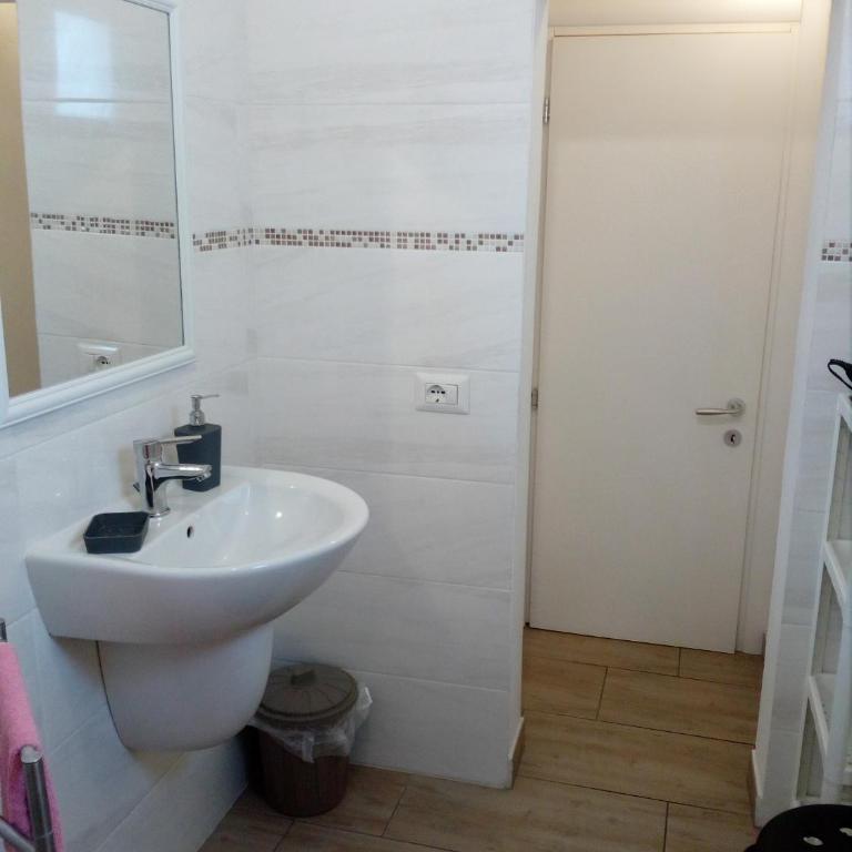 B & B Eliana - Camera Matrimoniale con Bagno Privato - 33
