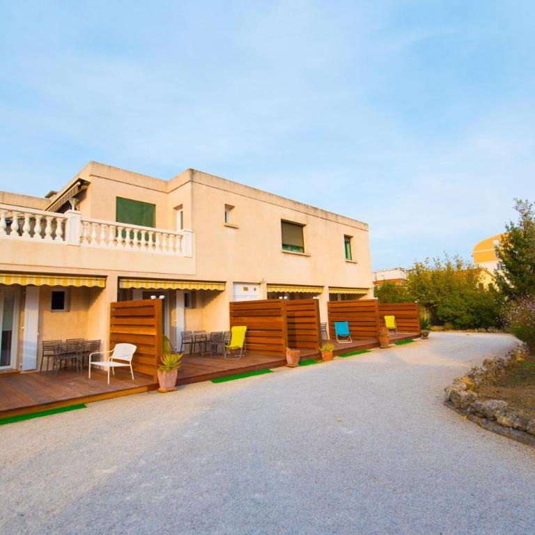 villa "Les Cactees" Petite résidence de tourisme classée 3 étoiles - Chambre Double avec Salle de Bains Privative - 8