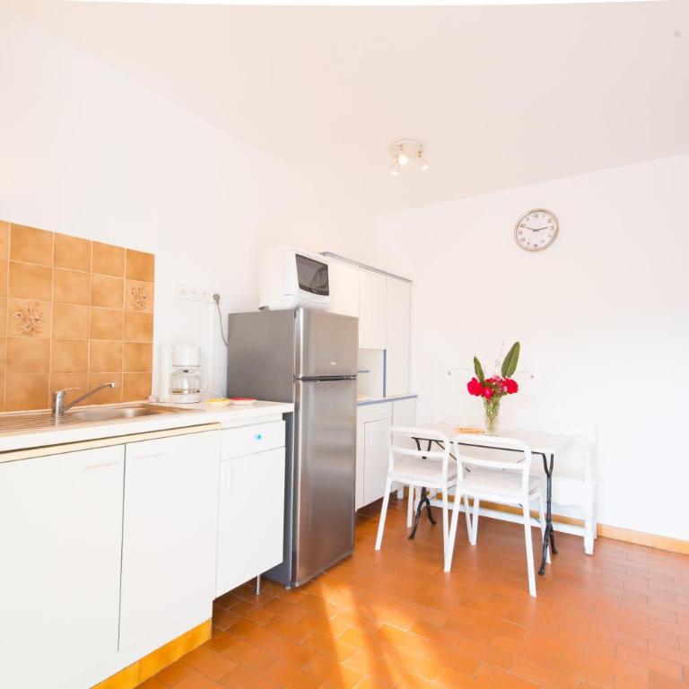 villa "Les Cactees" Petite résidence de tourisme classée 3 étoiles - Chambre Double avec Salle de Bains Privative - 13