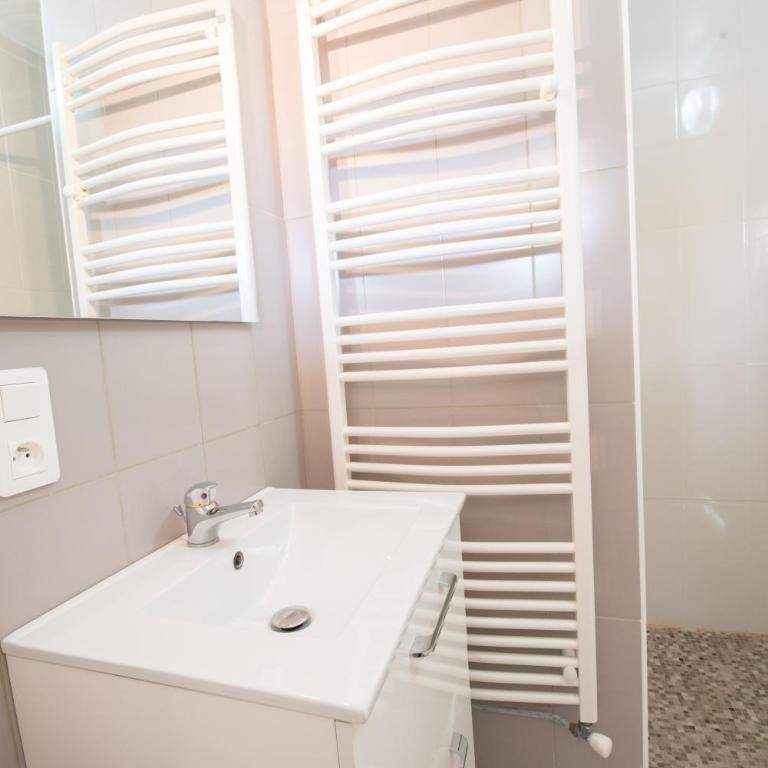 villa "Les Cactees" Petite résidence de tourisme classée 3 étoiles - Chambre Double avec Salle de Bains Privative - 23