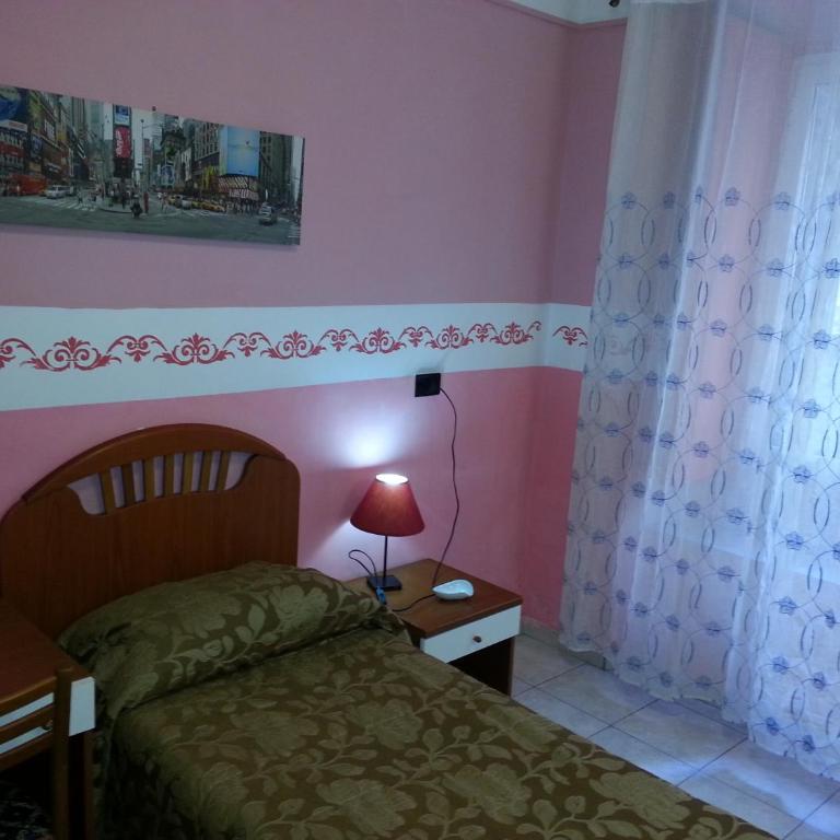 Roxena house - Camera Singola con Bagno in Comune - 1
