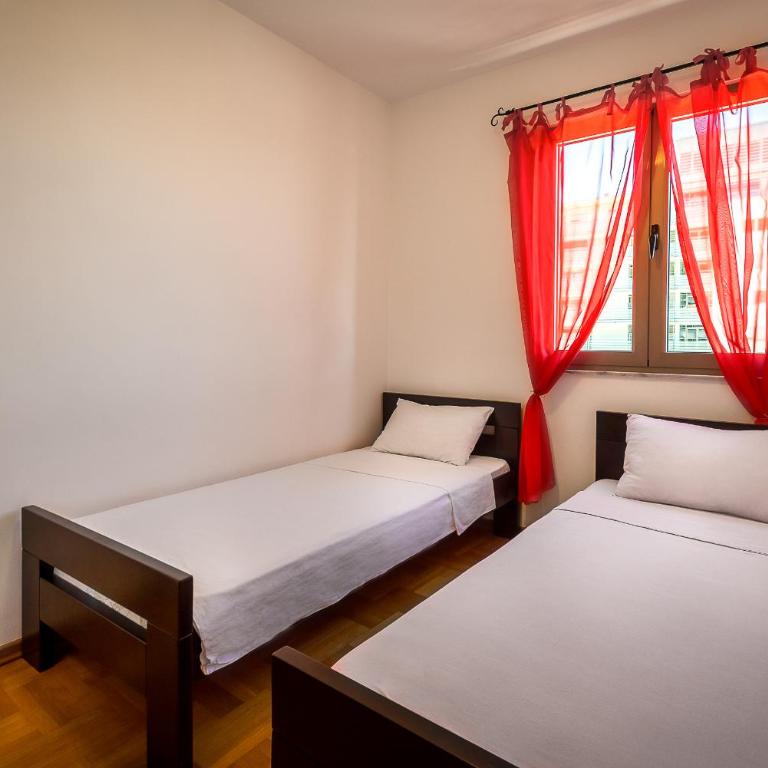 MonteBudva - Three-Bedroom Apartment with Balcony - 2
