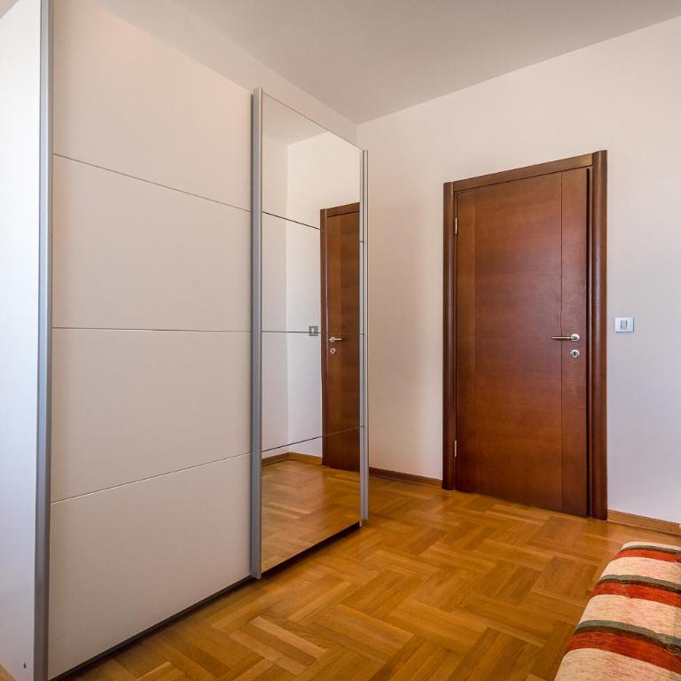 MonteBudva - Three-Bedroom Apartment with Balcony - 22