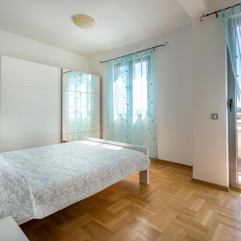 MonteBudva - Three-Bedroom Apartment with Balcony - 20