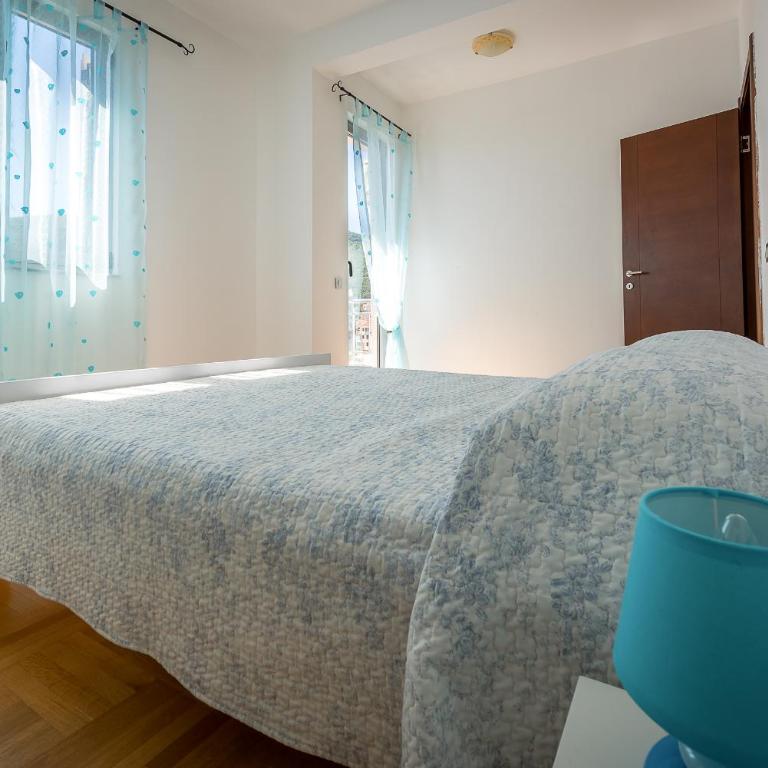 MonteBudva - Three-Bedroom Apartment with Balcony - 21