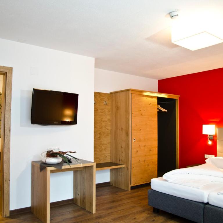 Hotel Garni Alpenland - Doppelzimmer mit Balkon - 2