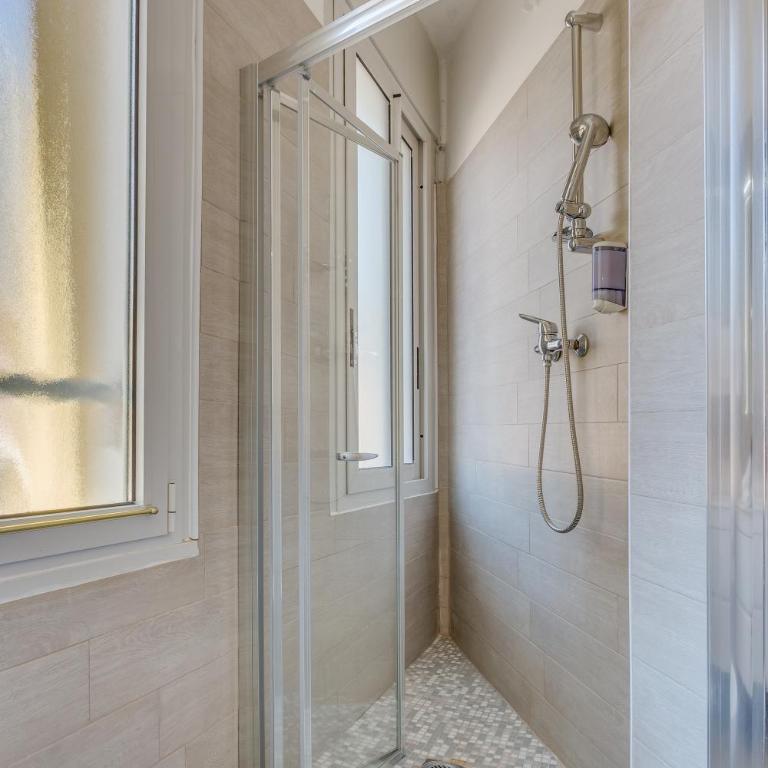 Hotel Austria - Camera Familiare con Balcone - 4