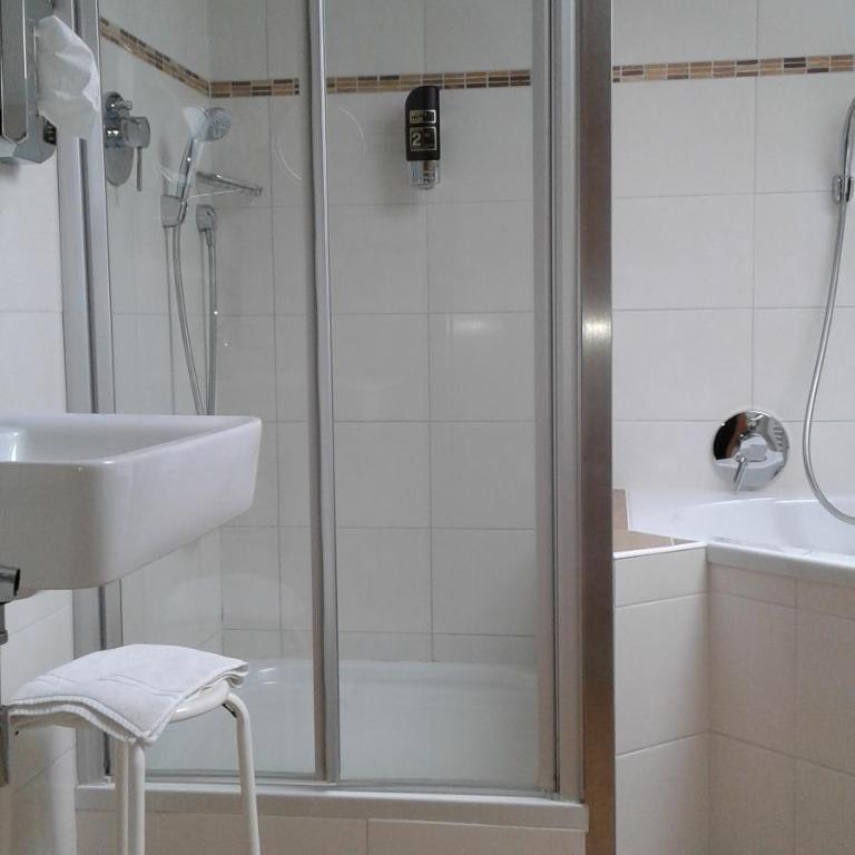 Tourist Hotel Boehm - Großes Doppelzimmer - 4
