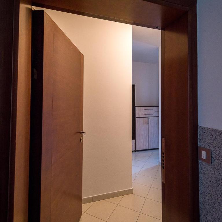 MonteBudva - Three-Bedroom Apartment with Balcony - 11